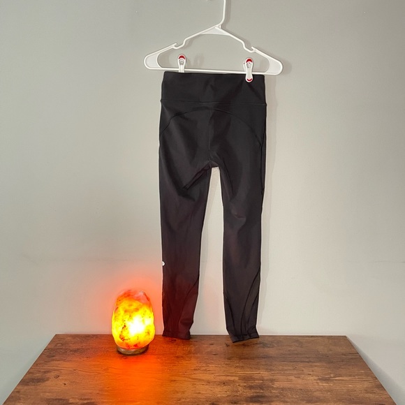 LuLu lemon leggings, SIZE:4 - Picture 4 of 4